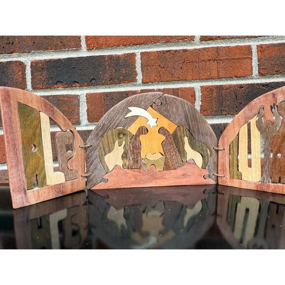 Wooden Nativity Sign with "Aleluyah" Inlay - Picture 2 of 5